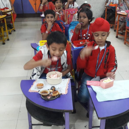 Smart Lunch Box(Cakes & Muffins)-Sr. KG